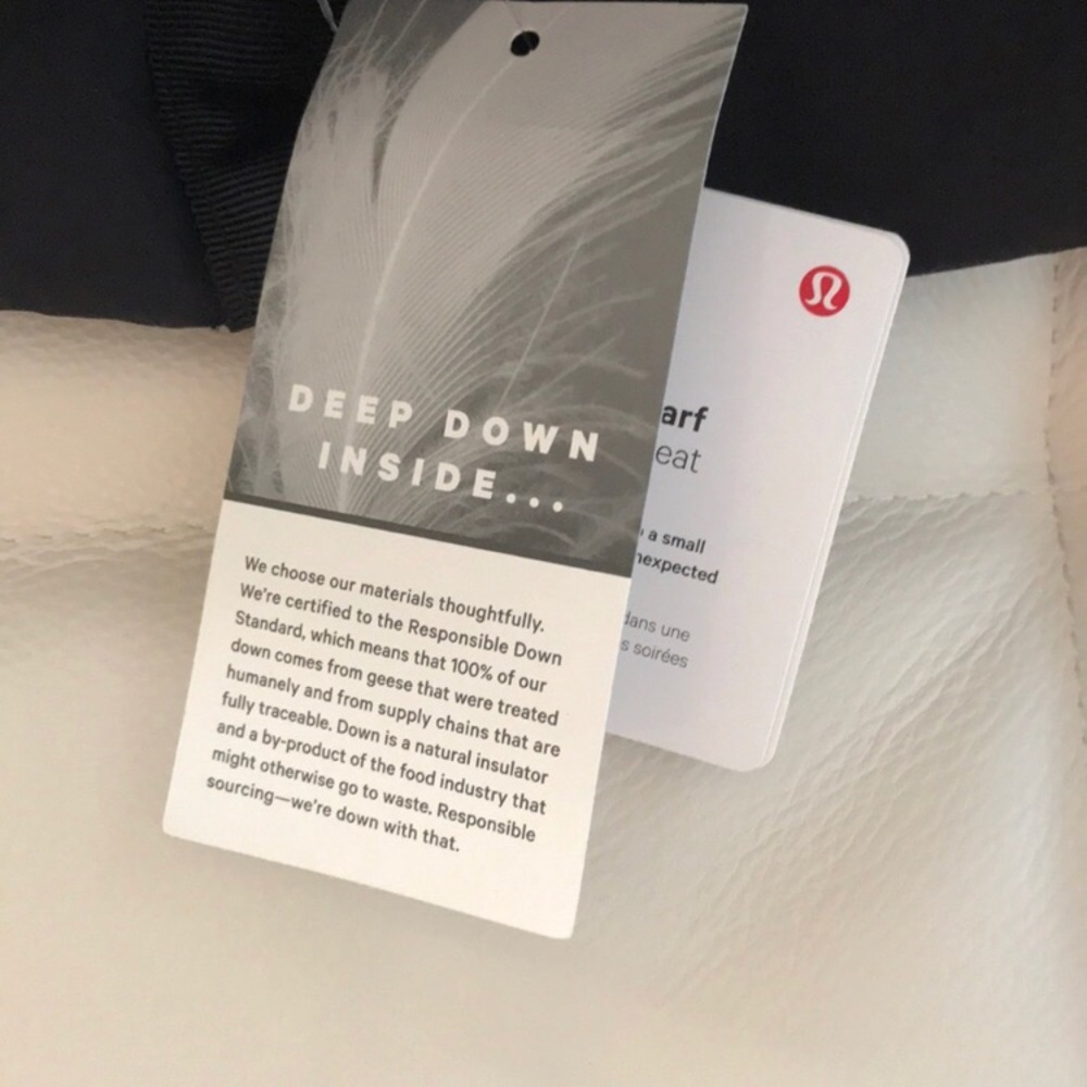 NWT BLACK LULULEMON PACK IN THE HEAT SCARF - OS - Picture 5 of 8